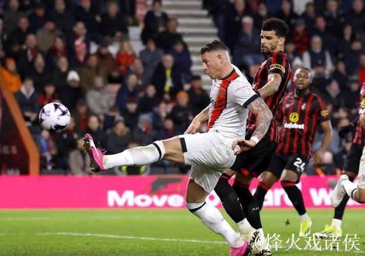 伯恩茅斯成为首支在曼联主场连续三场英超打入三球以上的球队。